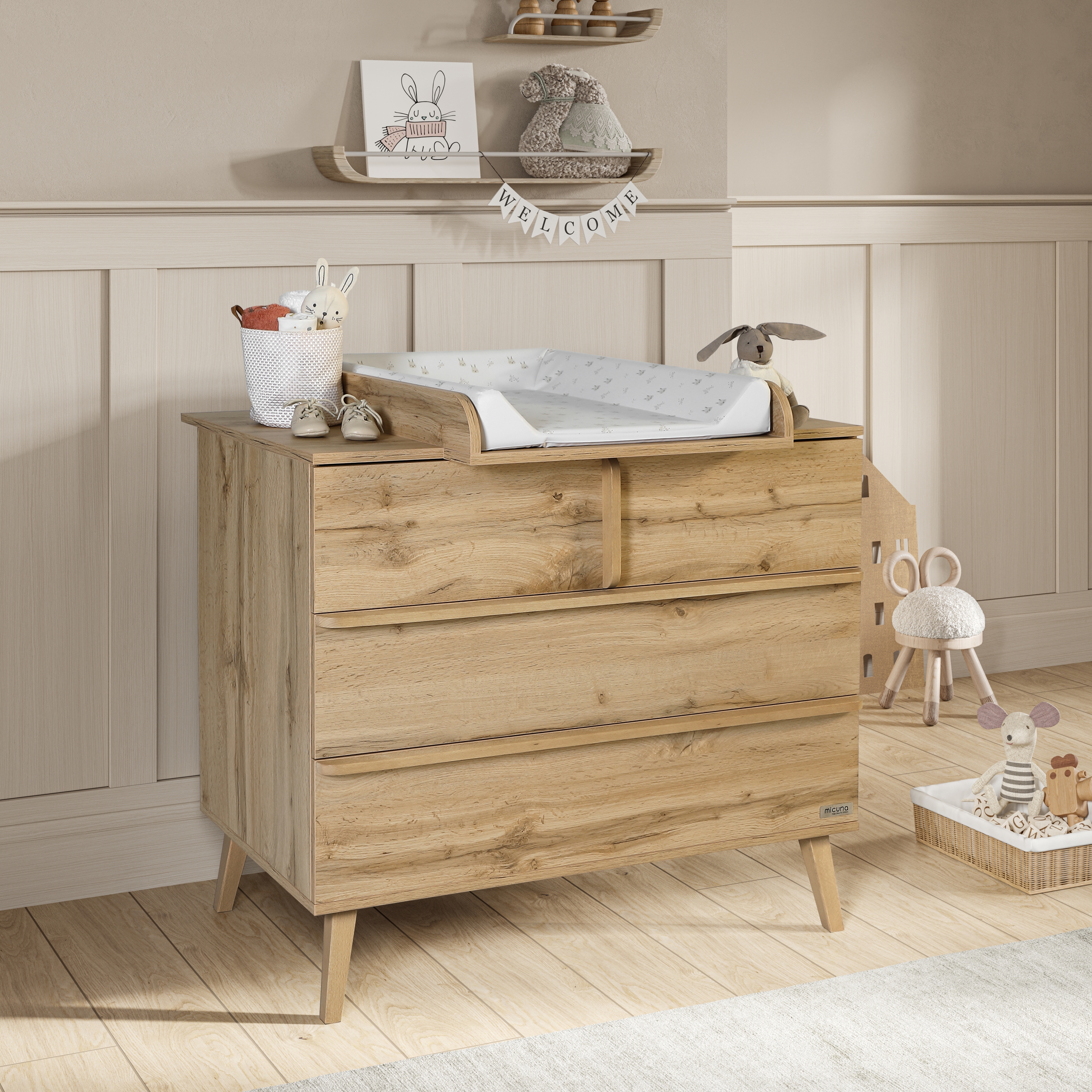 Changing mat 2024 chest of drawers